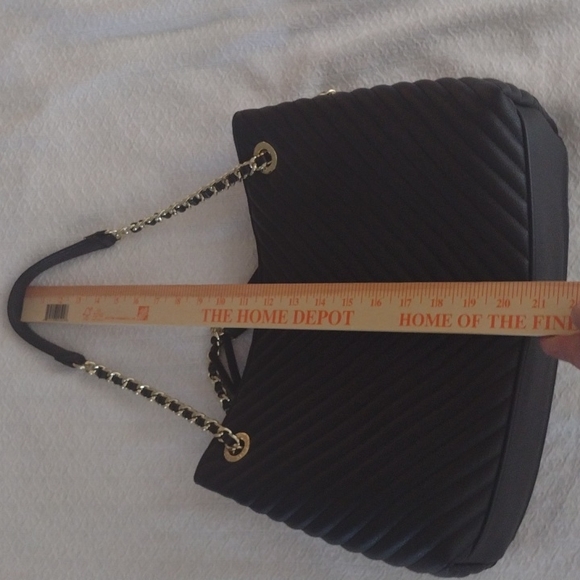 Victoria's Secret quilted Chevron bag - Picture 3 of 5